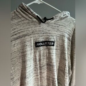 Light hoodie. Can be worn in hot weather. From Hollister for men